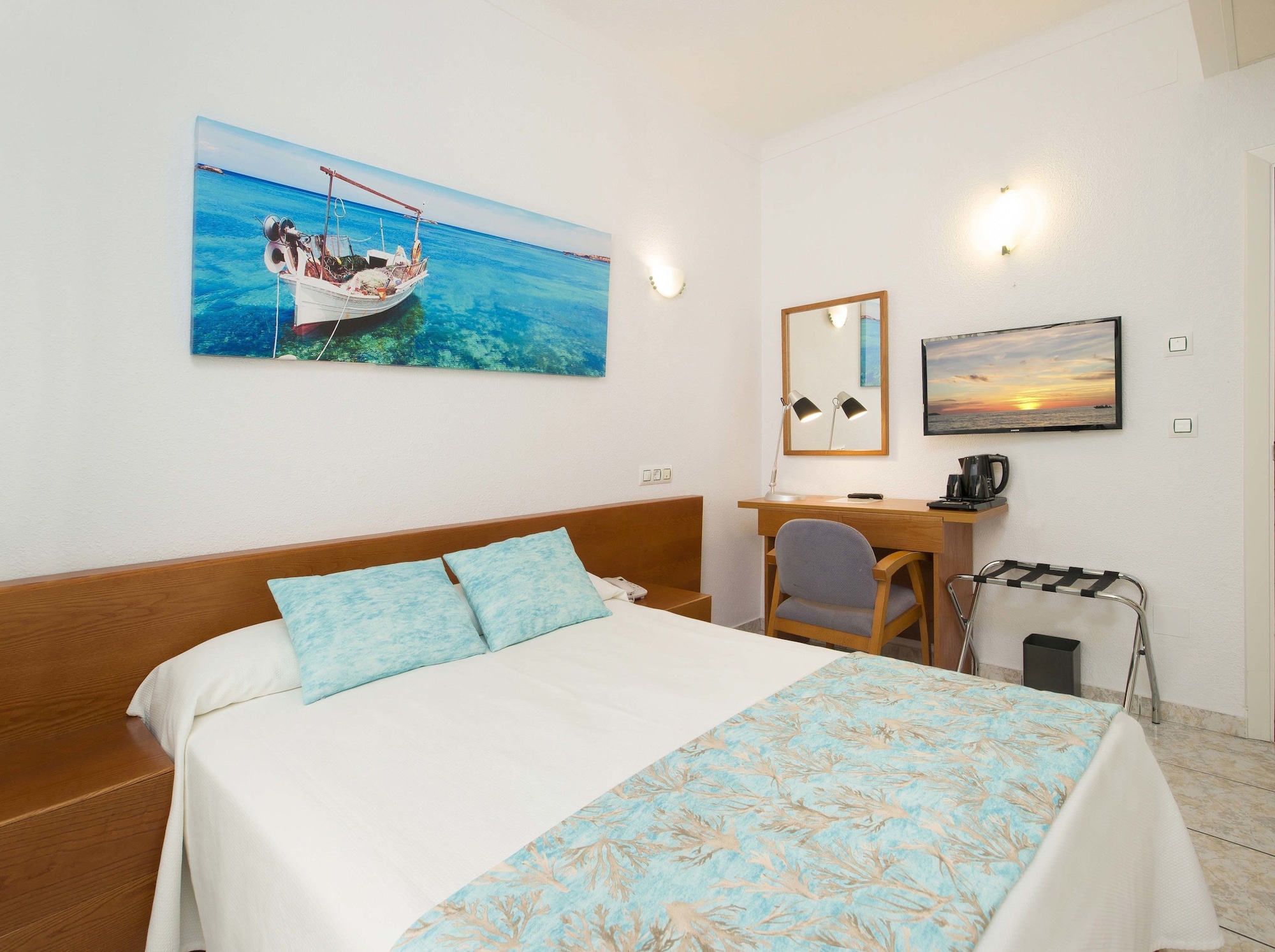 Single Room No Balcony