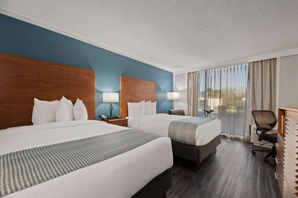 Room, 2 Double Beds, Pool Side