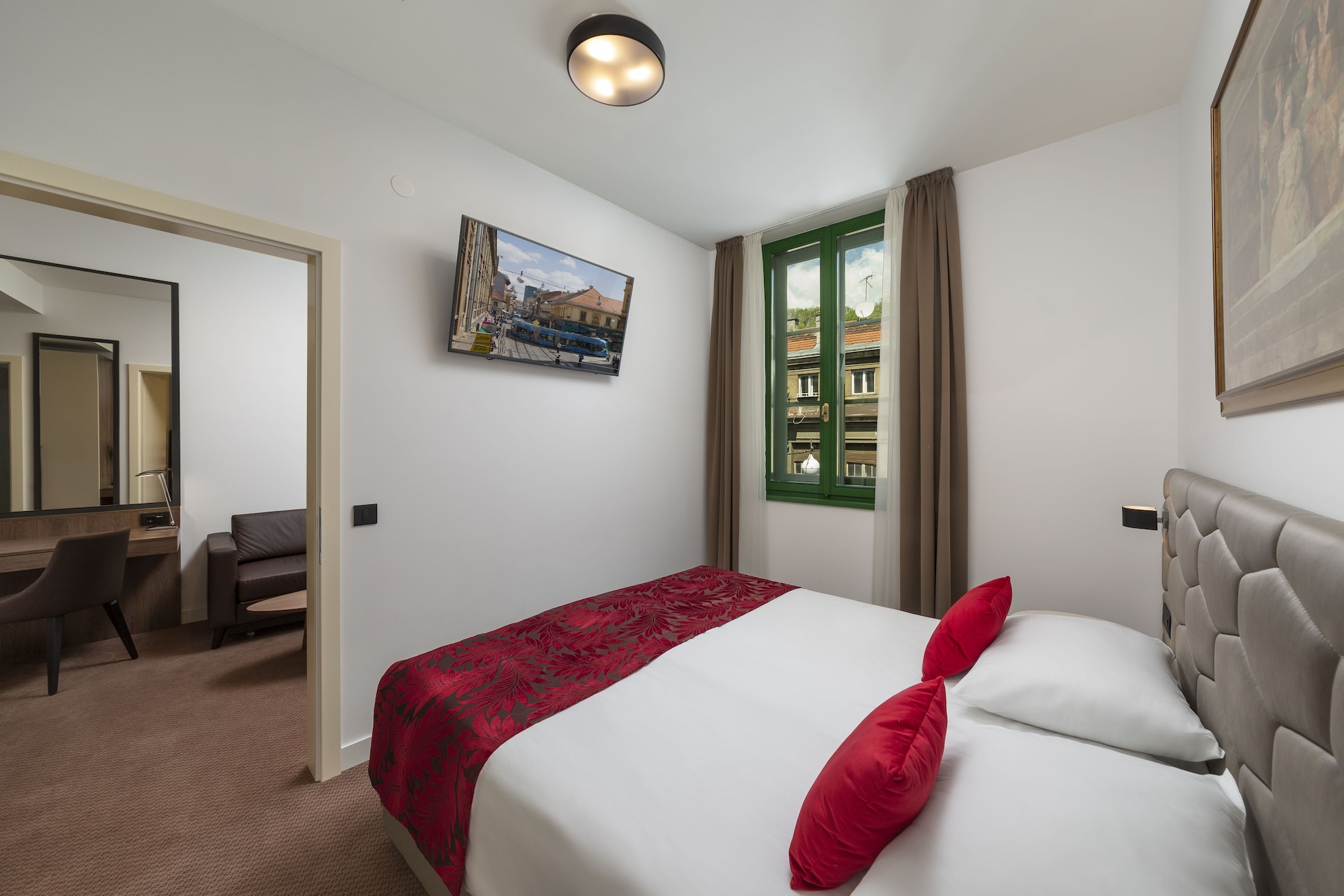 1 BEDROOM, JUNIOR SUITE, CITY VIEW
