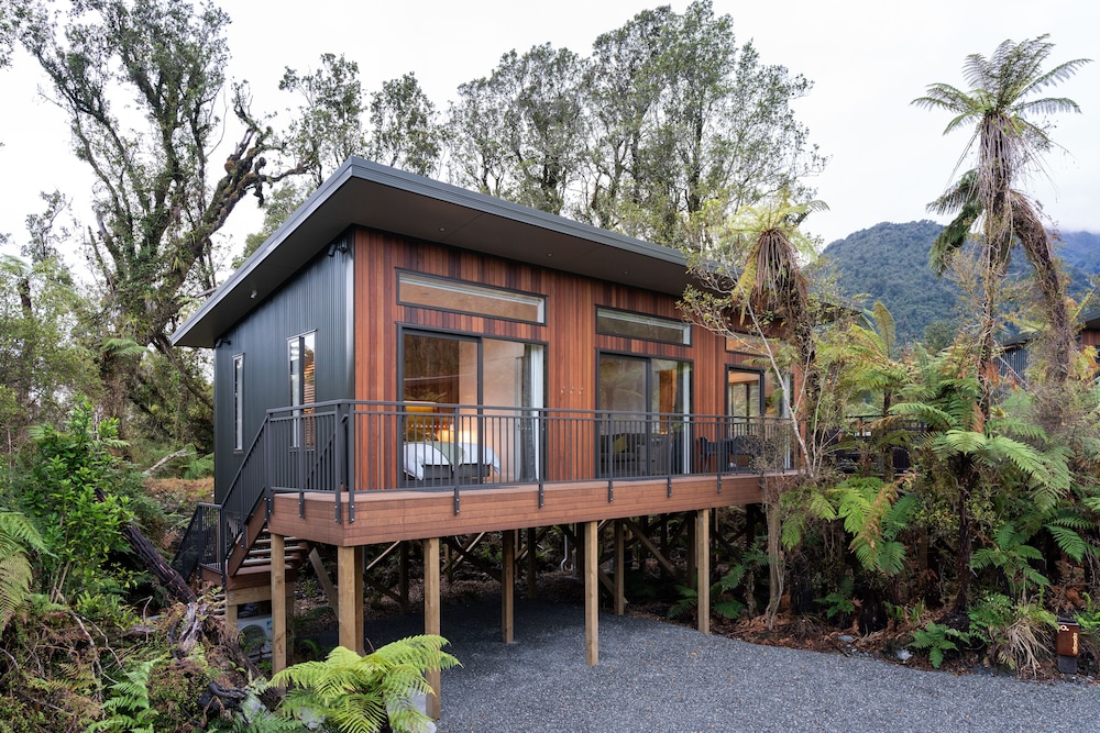 Rainforest Retreat 5/81