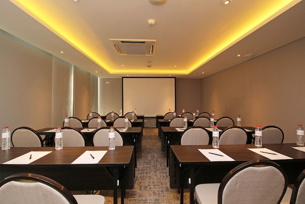 Swiss-Belhotel Pondok Indah 60/69