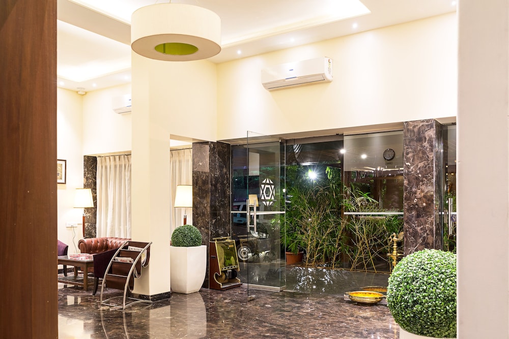Treebo Grand Emerald Pune 37/50