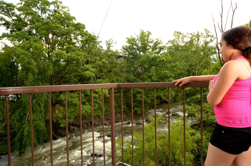 Creekstone Inn 32/36
