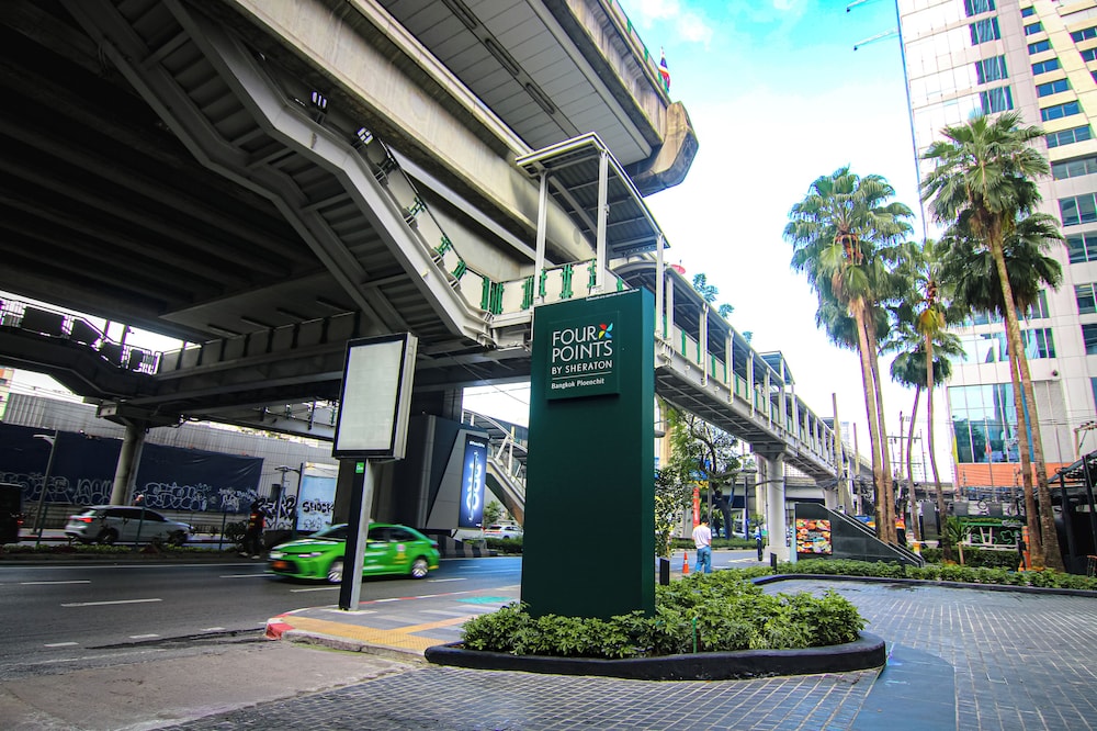 Four Points by Sheraton Ploenchit Bangkok 49/56