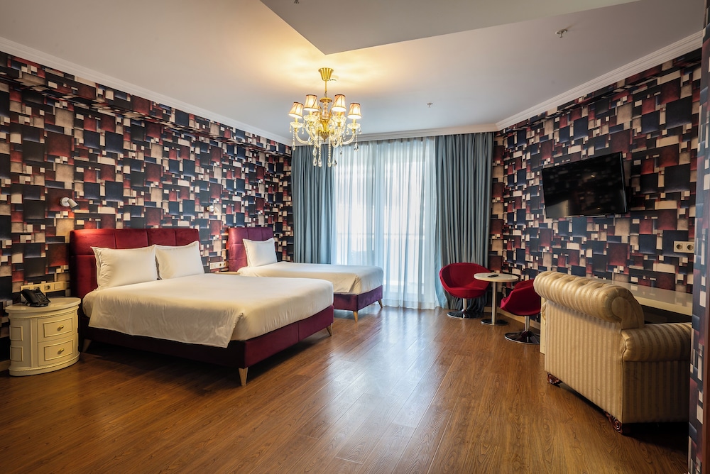 Family, Triple, 1 King and 1 Single Beds, Back Side
