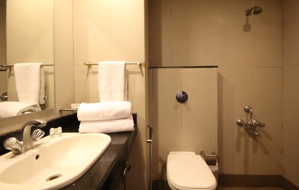 HOTEL KHANVEL RESORT 50/50