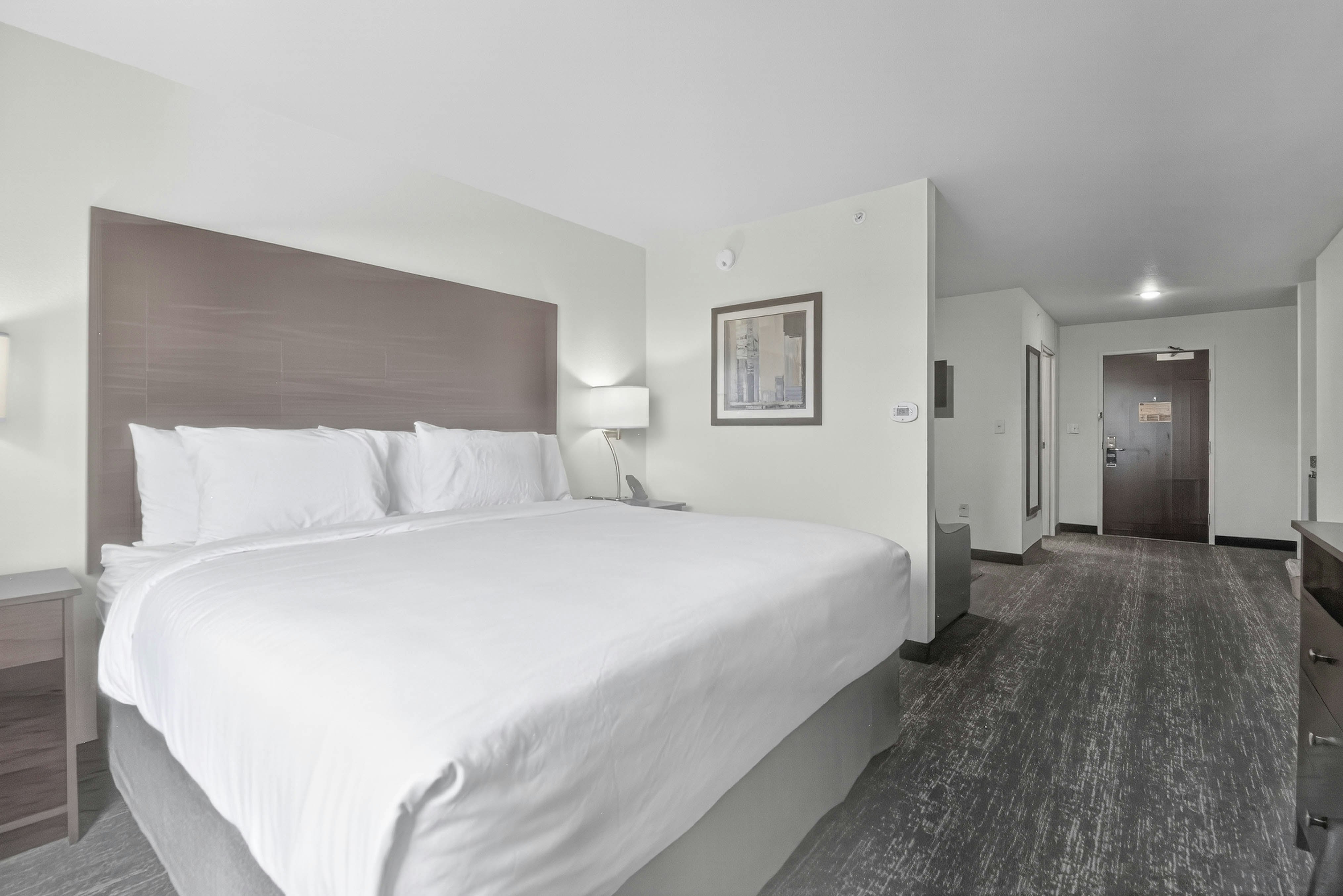 Cobblestone Hotel & Suites - Eaton, OH 10/50