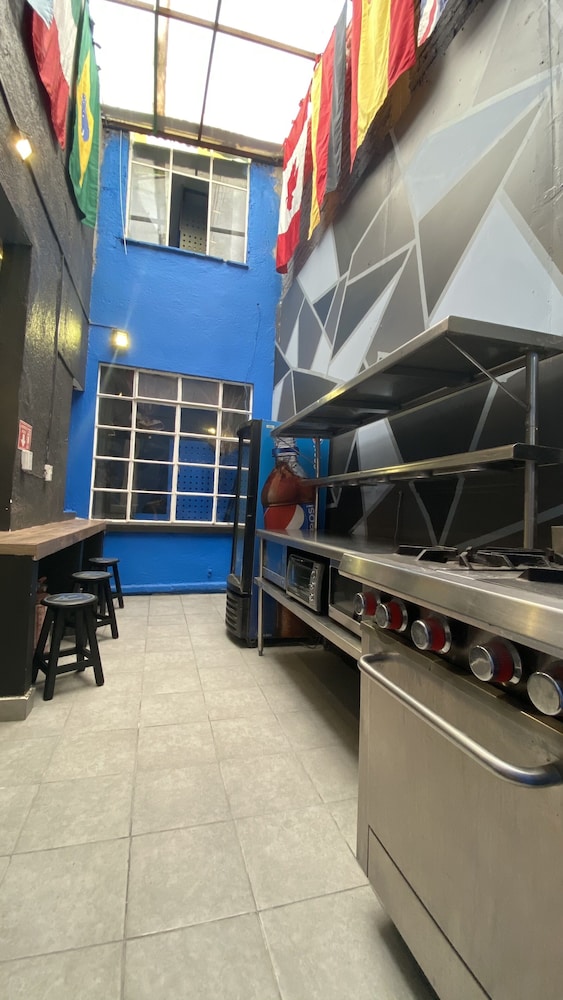 Roomies Hostel Condesa 20/25