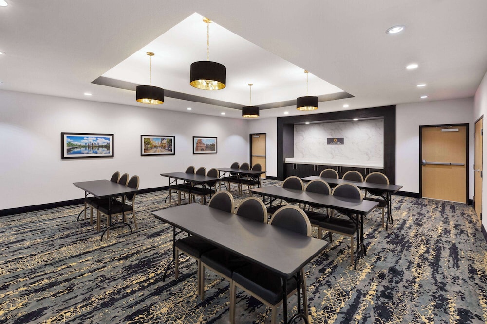 La Quinta Inn & Suites by Wyndham Austin Parmer Tech Ridge 17/24