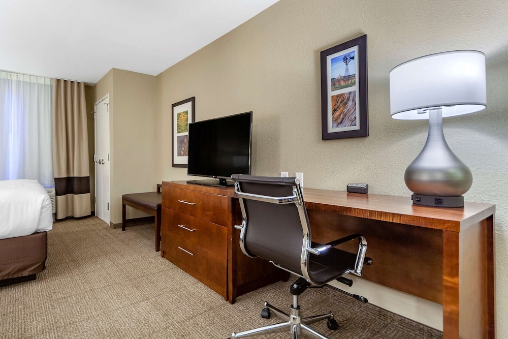 Comfort Inn & Suites Sidney I-80 33/49