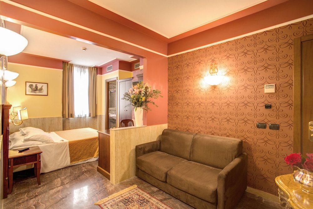 Aurelius Art Gallery Hotel 46/54