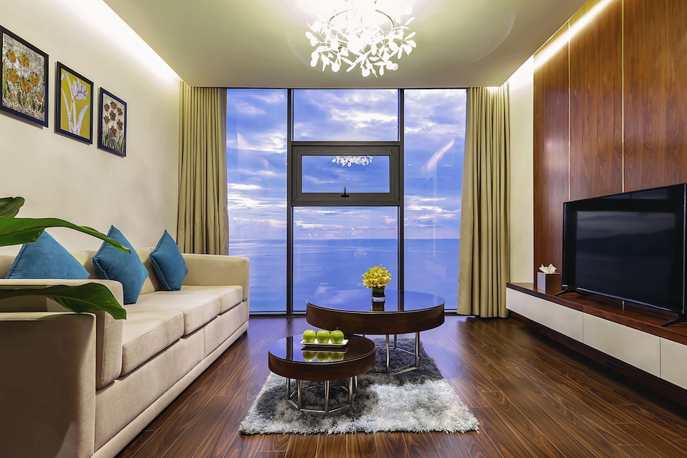 Maximilan Danang Beach Hotel 19/48