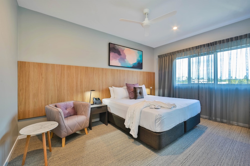 Best Western Plus North Lakes Hotel 15/50