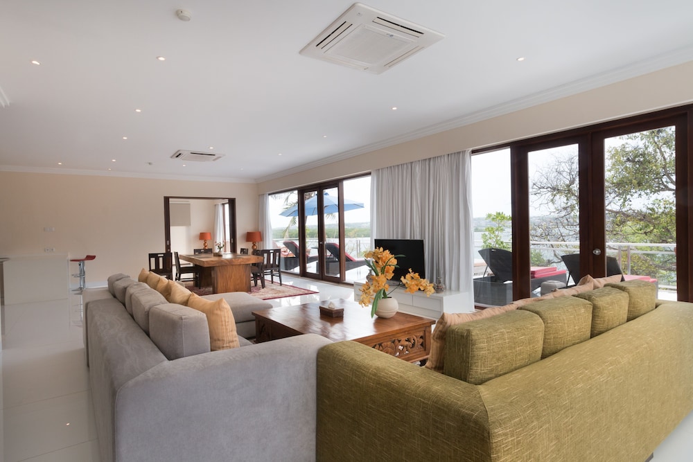 Peninsula Bay Resort 28/50
