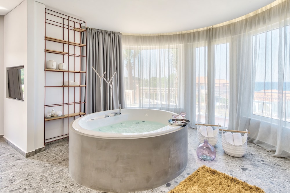 Arkadia Luxury Hotel Apartments 30/50