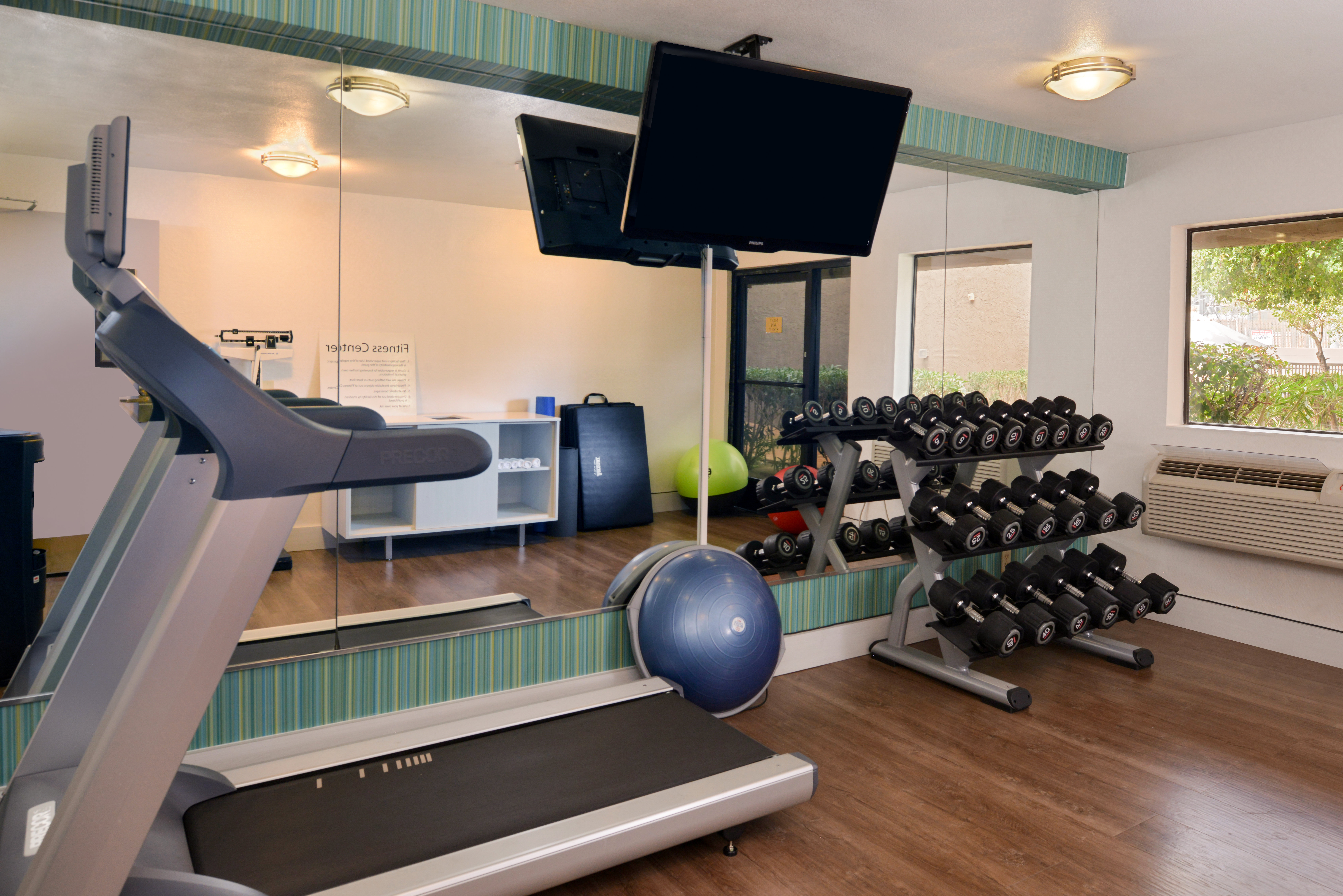 Holiday Inn Express Palm Desert 45/78