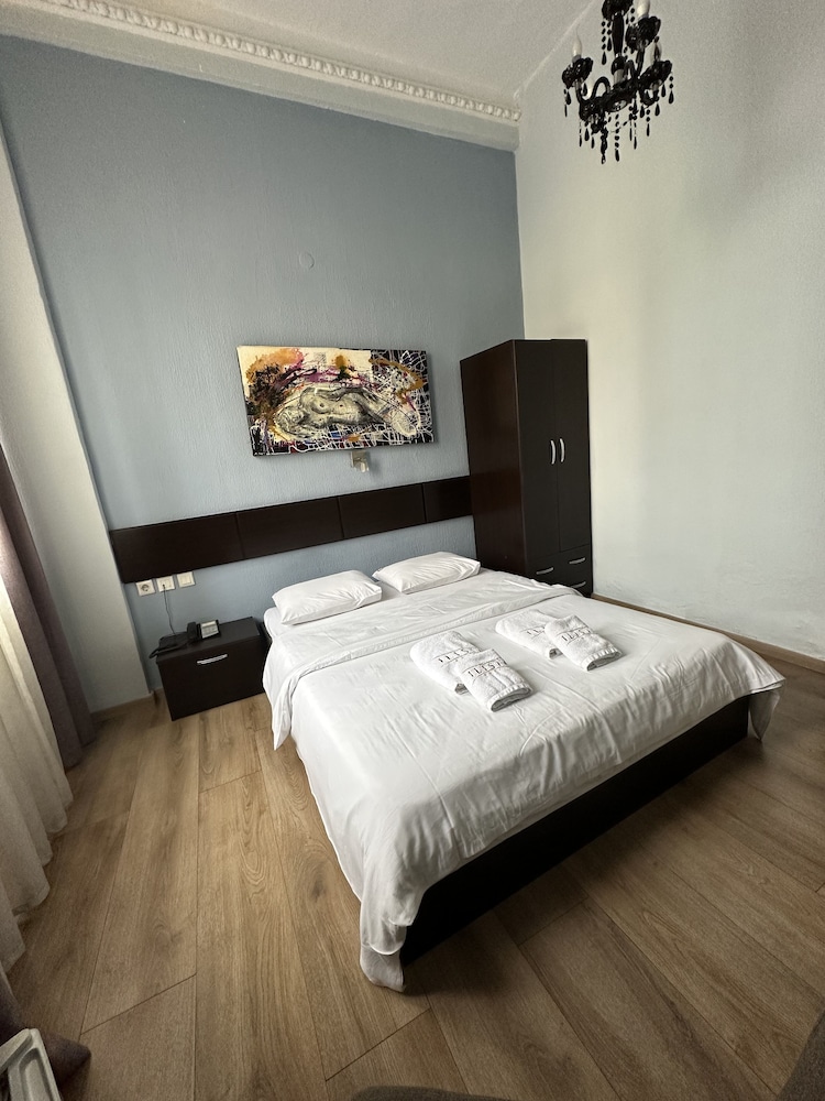 Hotel Ilisia 8/68