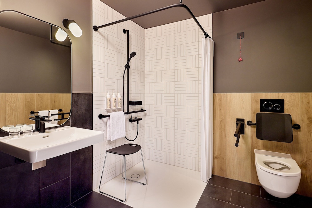 Moxy Luxembourg Airport 25/26