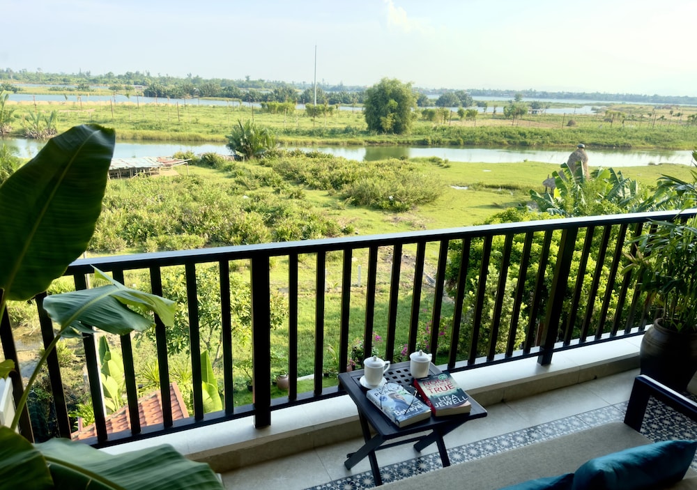 The Quin Riverside Villa 8/50