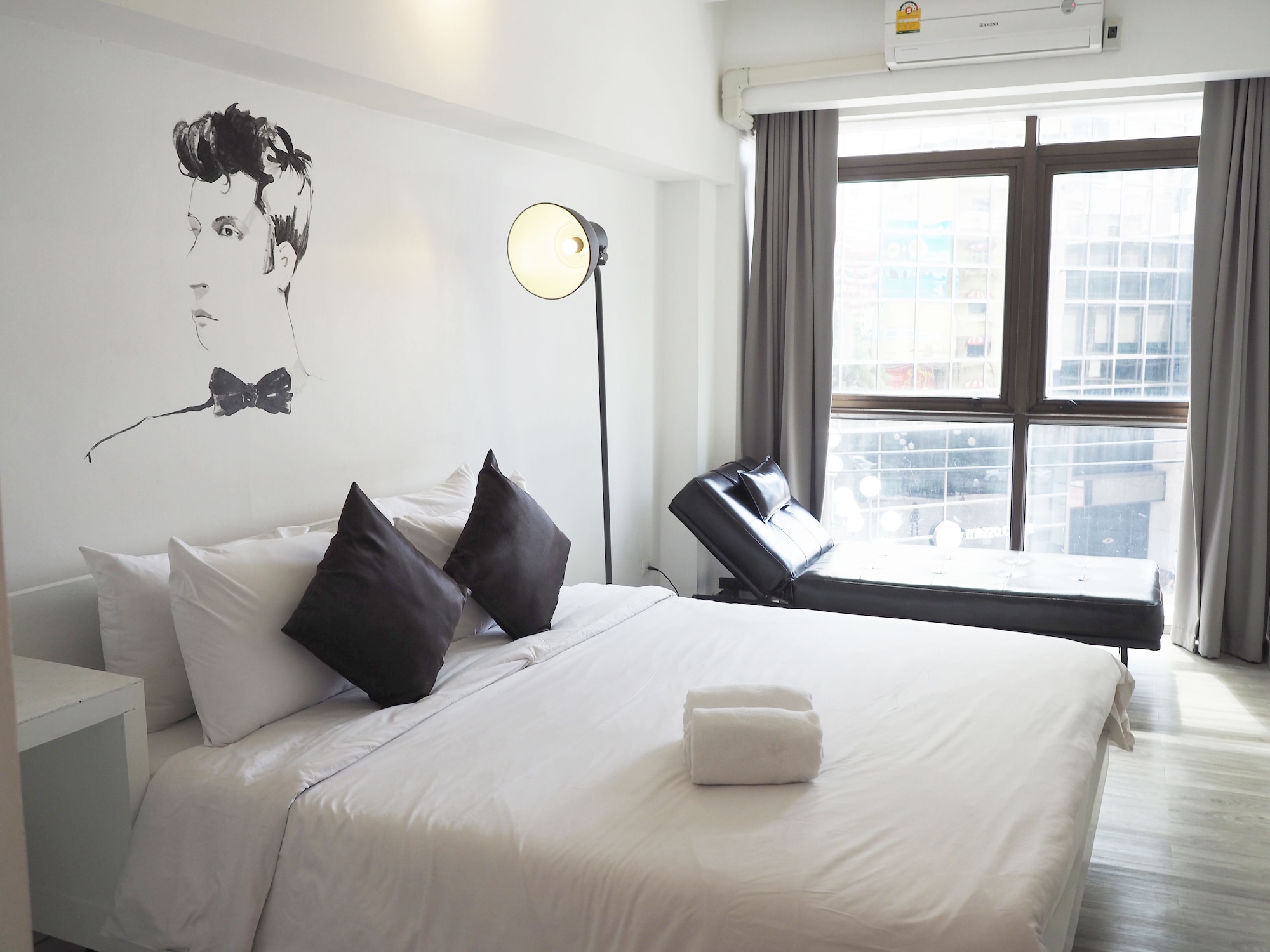 DELUXE, DOUBLE BED