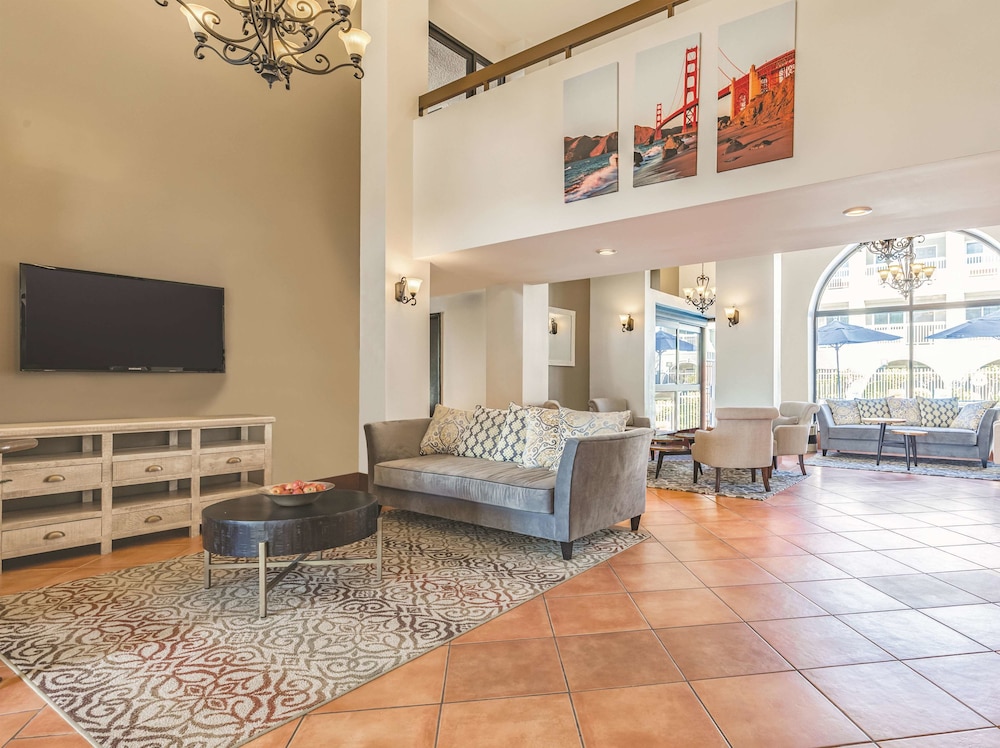 La Quinta Inn & Suites by Wyndham San Francisco Airport West 27/48