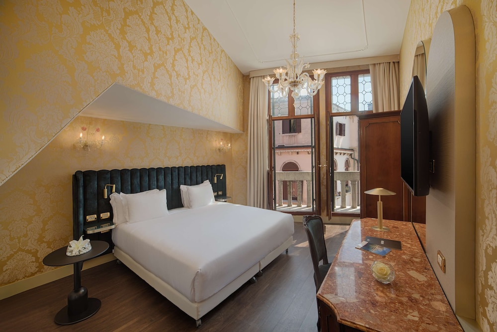 NH Venezia Santa Lucia 9/50
