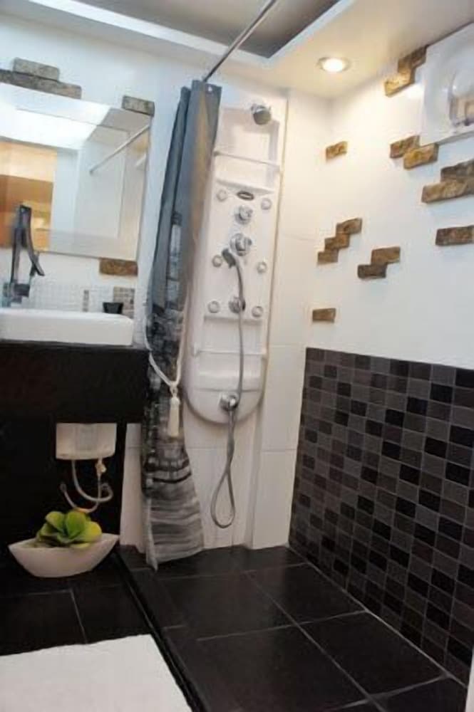 Jlt Condo Units 42/42
