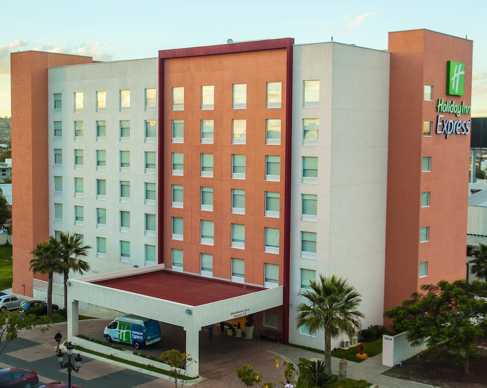 Holiday Inn Express Guadalajara Aeropuerto an IHG Hotel 3/58