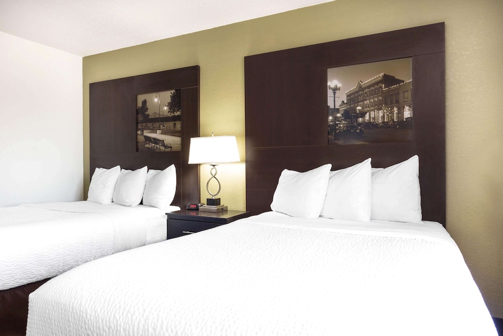 Super 8 By Wyndham La Crosse 16/45