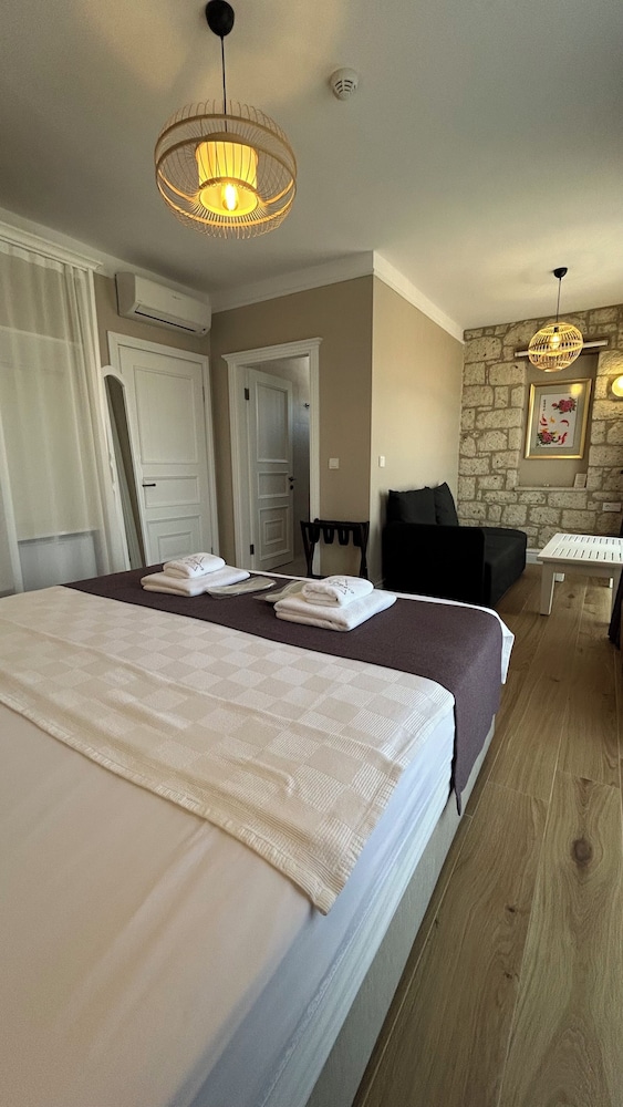Vodina Hotel 11/50