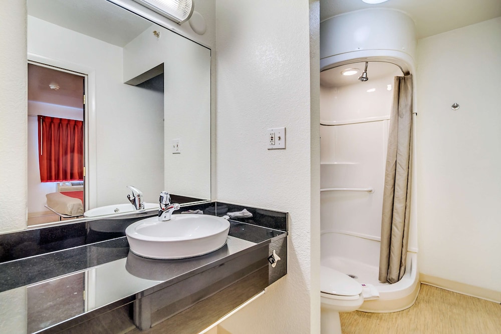 Motel6 Linthicum Heights, MD - BWI Airport 27/27