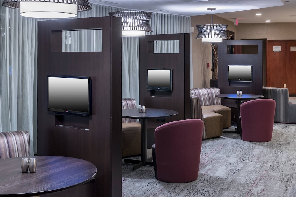Courtyard by Marriott West Orange 48/52
