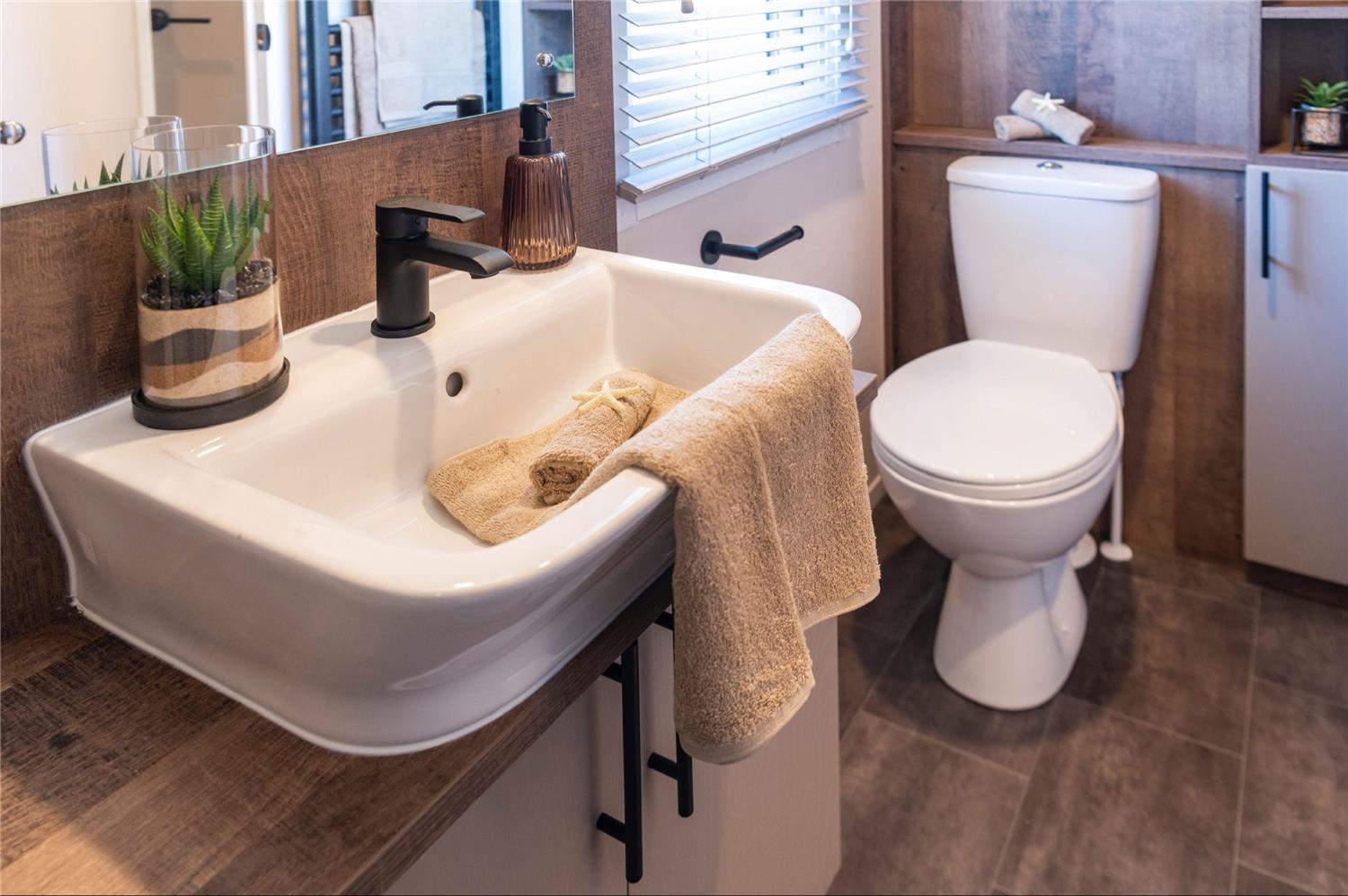 Sure Studio by Best Western Brackenborough Lakes & Resort 34/35
