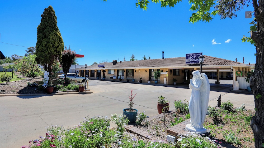 TOP OF THE TOWN MOTEL 8/71