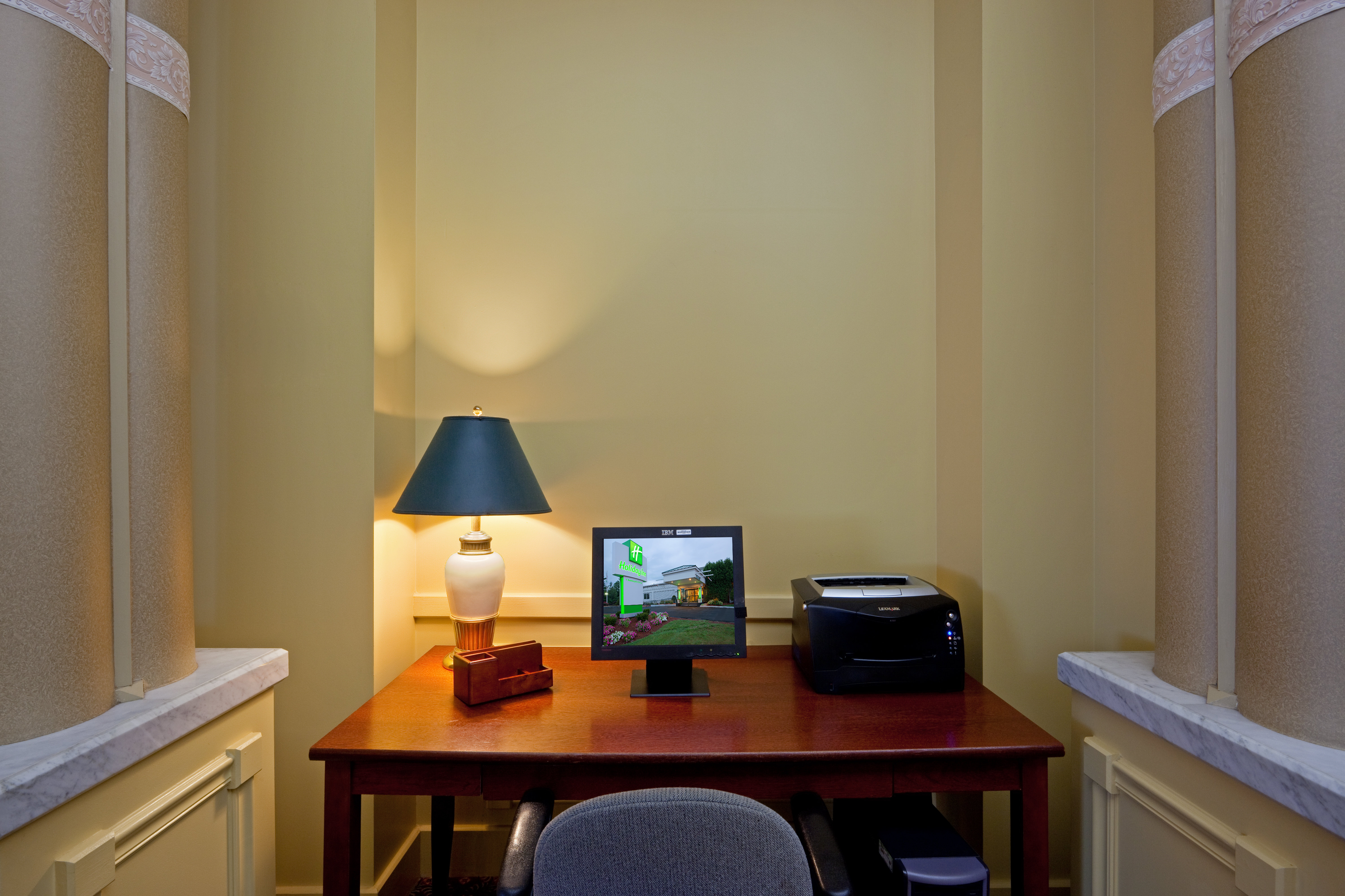Holiday Inn Salem (I-93 At Exit 2) 37/43