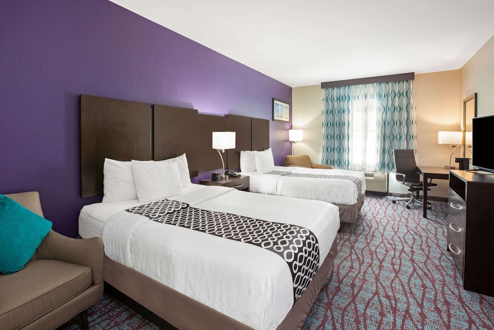 La Quinta Inn & Suites by Wyndham Pasadena North 9/30