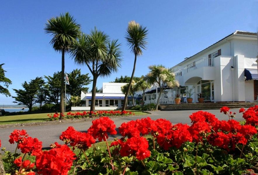Commodore Hotel 41/42