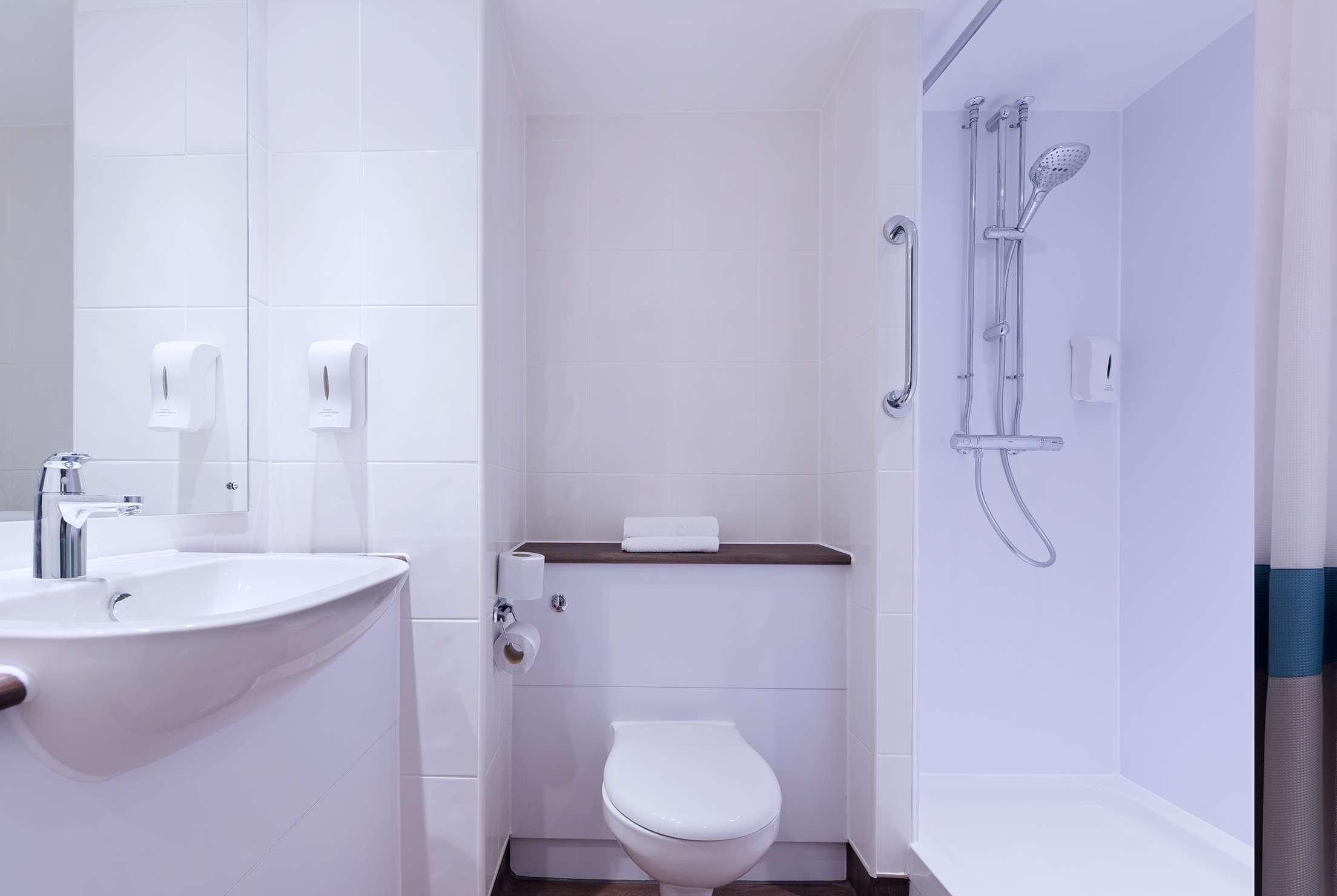 Travelodge London Twickenham 15/18