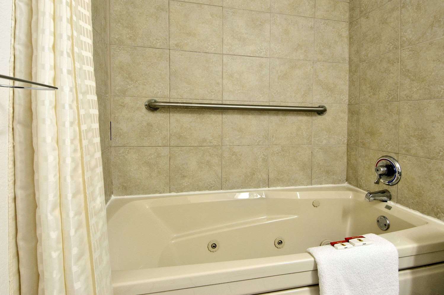 Super 8 by Wyndham New Castle PA 5/5