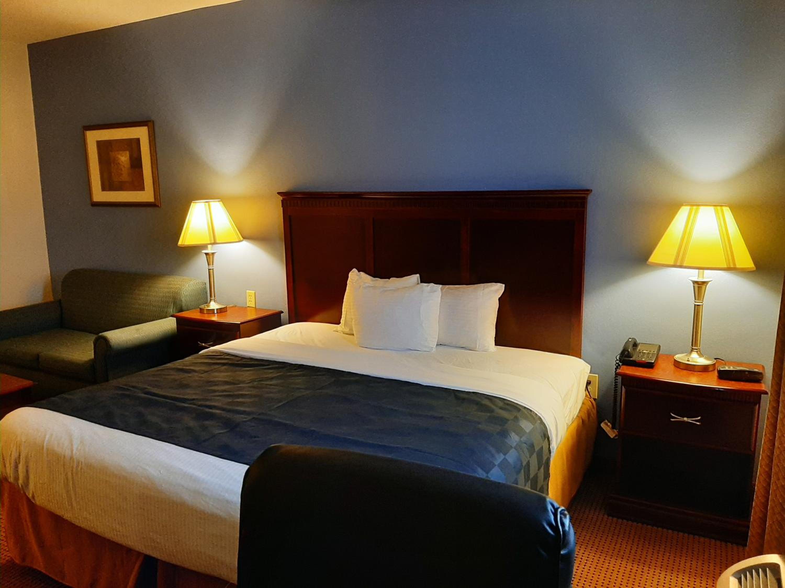 غرفة بسرير كينج، Baymont Inn And Suites Carthage 2/6