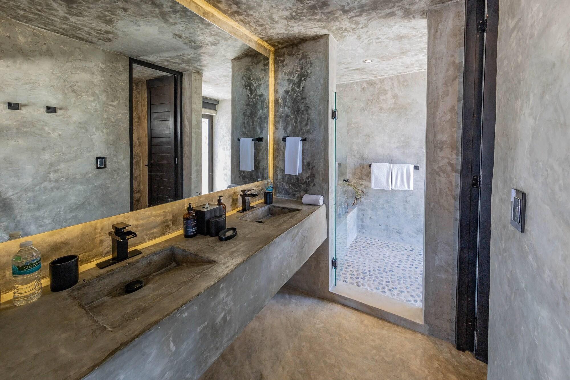 Suite, King Bed, Ocean Front, Hot Tub, Mini Pool