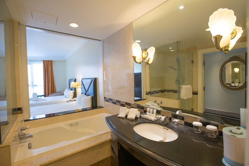 Royal Orchid Guam Hotel 49/50