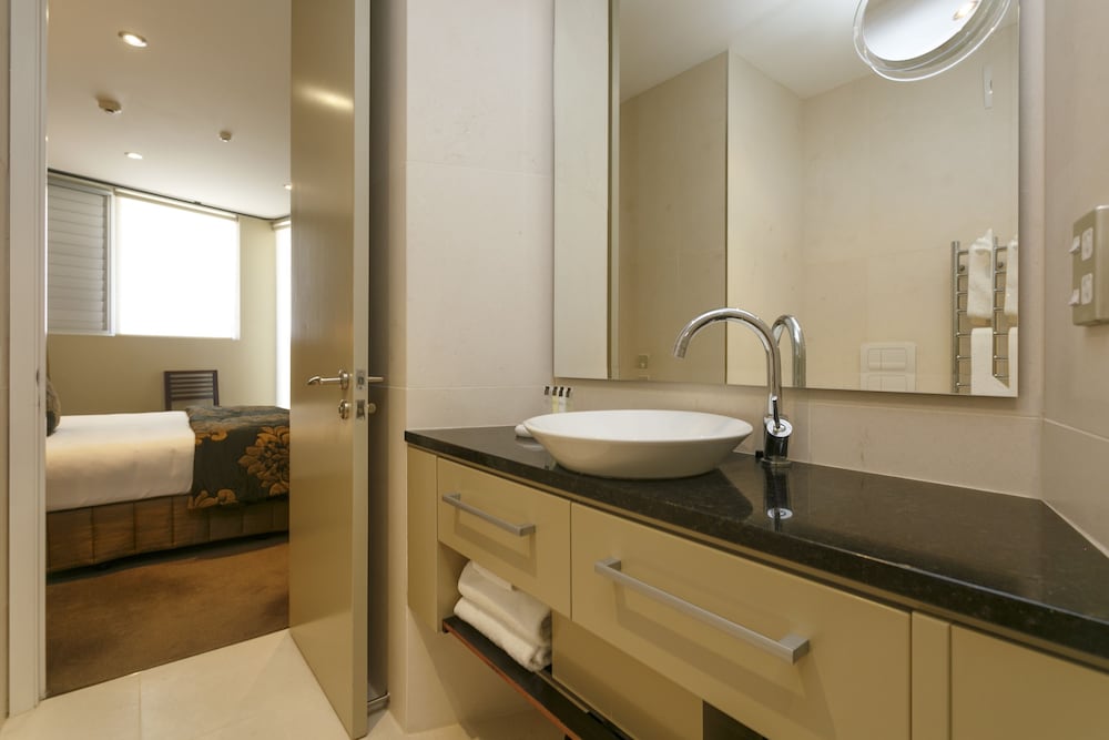 2 Bedrooms, Luxury, Apartment, 2 King Beds, Lake Side, Lake View, Sofa، The Reef Resort 7/9