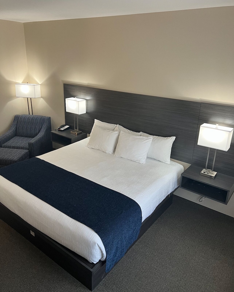 Cardinal Inn Hotel and Event Center 6/22