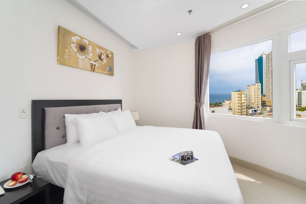 Golden Star Hotel 10/69