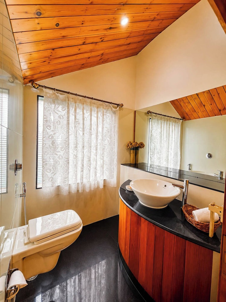 DUPLEX, KING BED