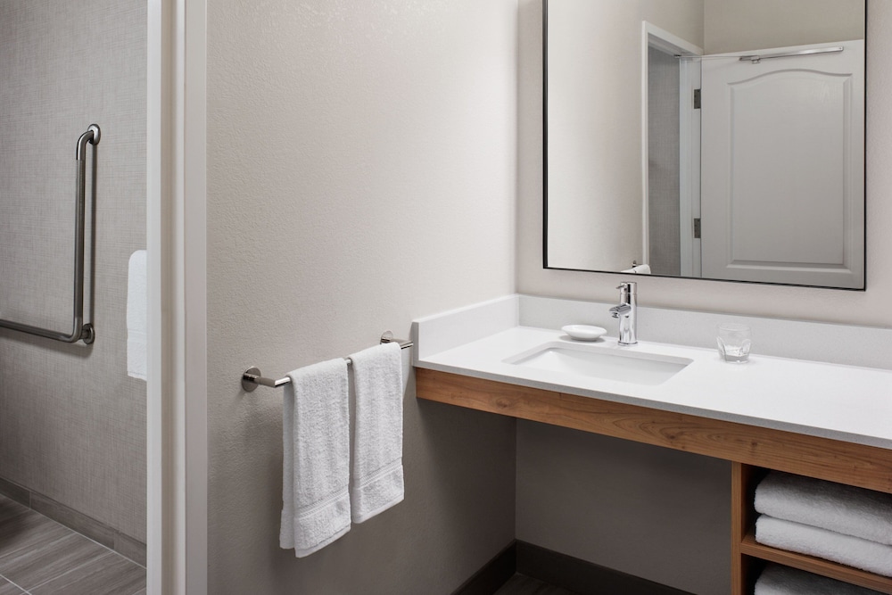 استوديو بسرير كينج مع أريكة، Residence Inn By Marriott Mississauga Arpt Corp Ctr West 4/5