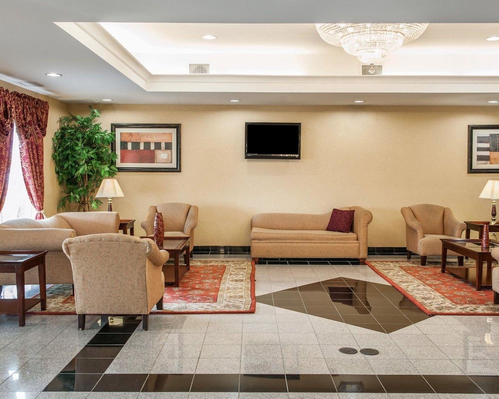 Comfort Suites near Indianapolis Airport 28/51