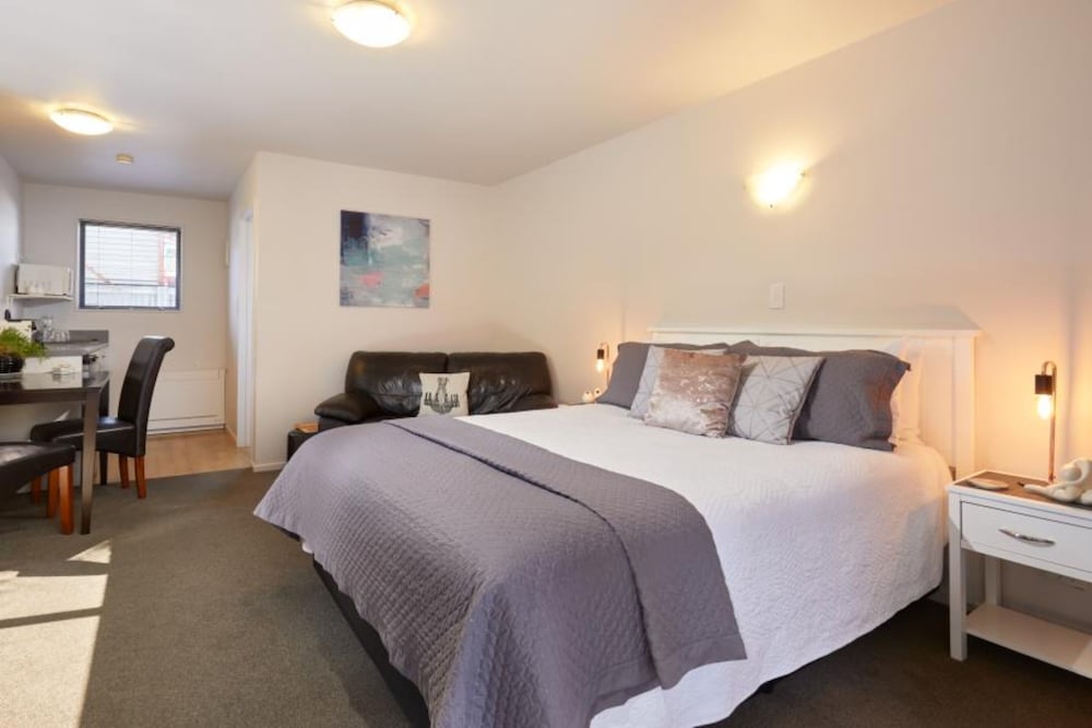 blenheim palms motel