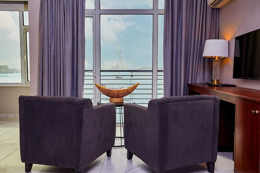 The Yacht Hotel 21/49